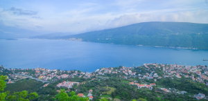šetnja po brdu iznad mjesta i panoramski pogled na kumbor djenovice i baosice