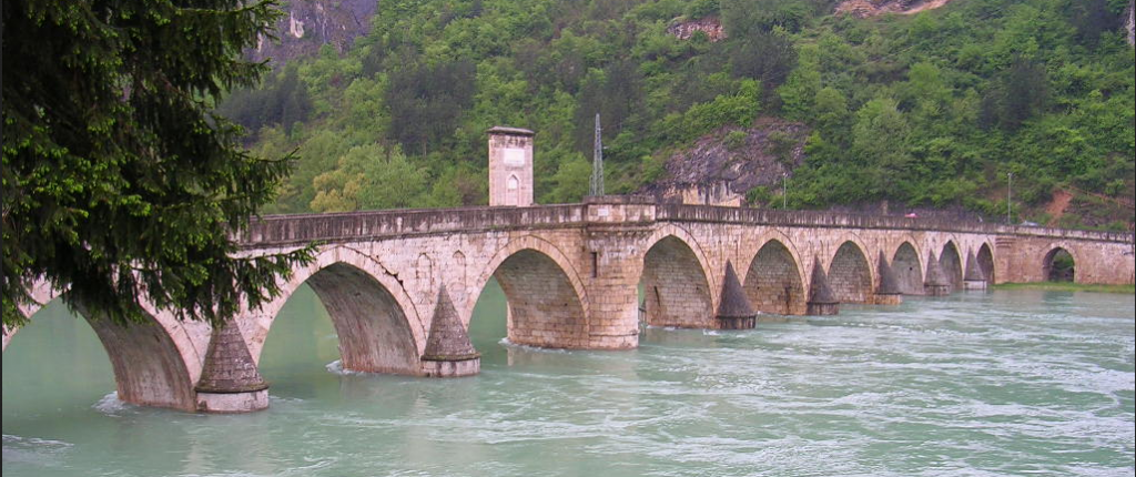 put preko bosne i visegrada. most na Drini u visegradu