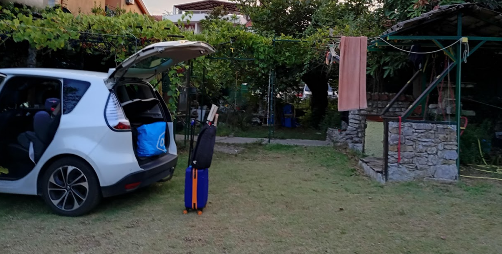 parking ispred apartmana