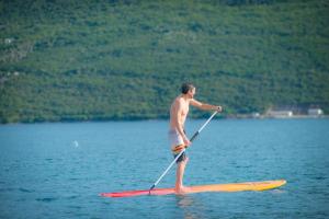 SUP-kayak-rental-iznajmljivanje-kajaka-crna-gora-yoga-organizovane-ture (1)