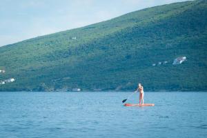 SUP-kayak-rental-iznajmljivanje-kajaka-crna-gora-yoga-organizovane-ture (12)